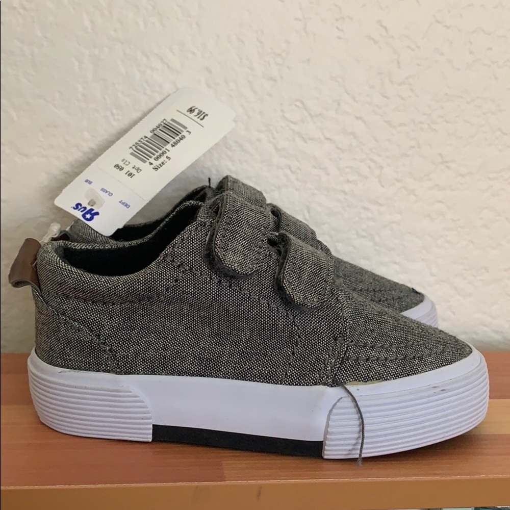 Brand new toddler shoes size 5